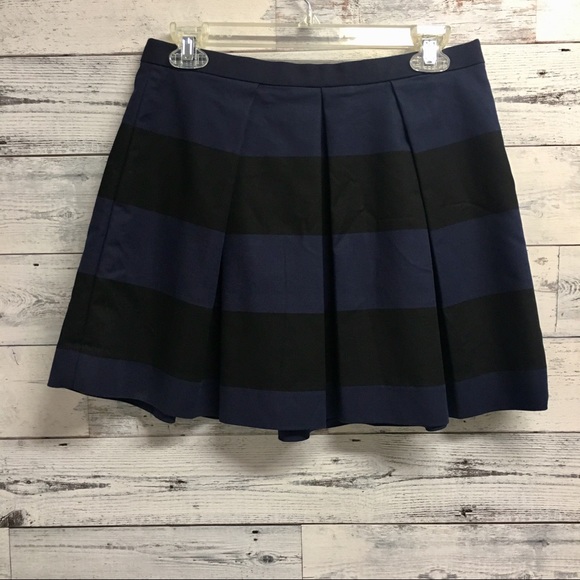 ๐ฟ GAP black and navy pleated a line skirt - Picture 2 of 10